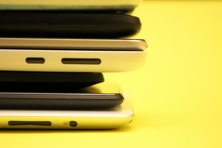 Tech Giants’ Bold Rise and Hidden Struggle