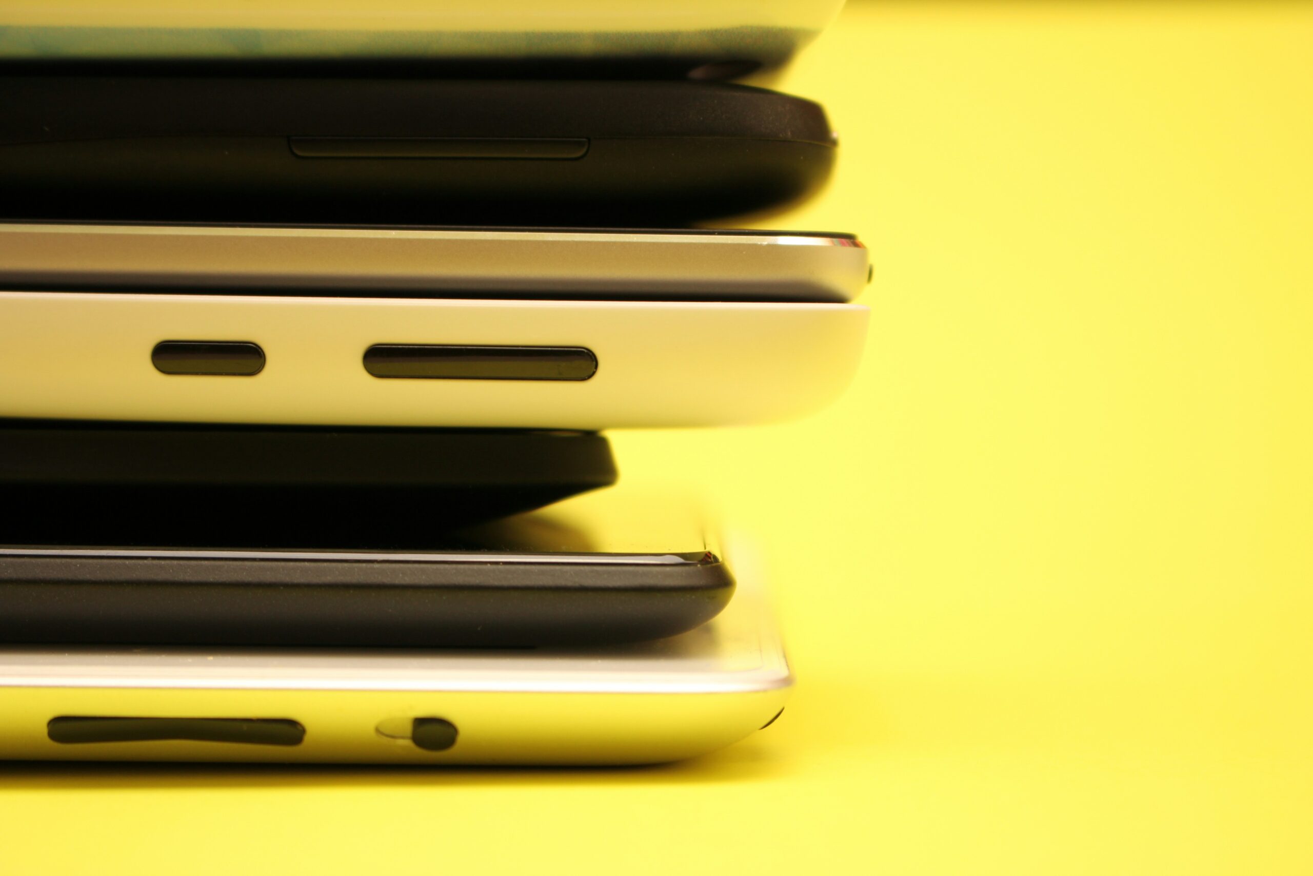 Tech Giants’ Bold Rise and Hidden Struggle